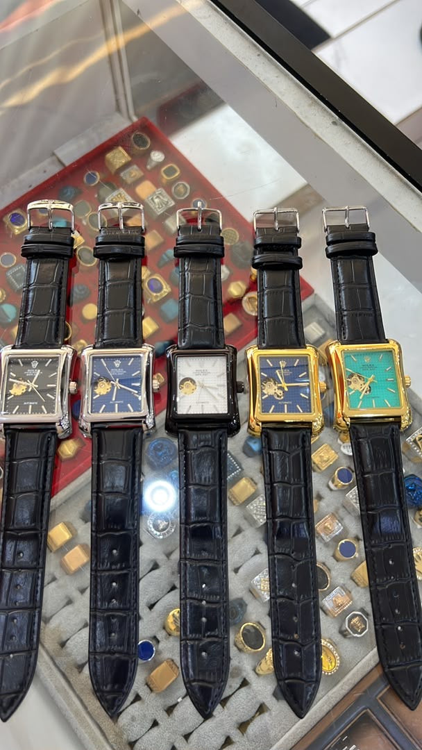 Montre automatique 5 différentes couleurs ( je dis bien c'est par unité)