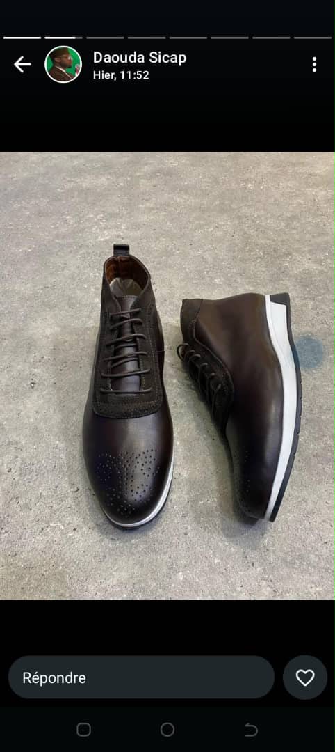 Chaussure en cuir contour din