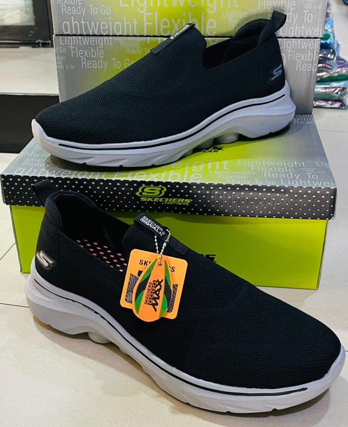 Basket Skecher Noir léger 125grs