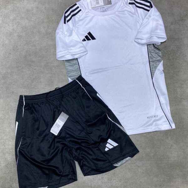 Tenue de Sport T-Shirt et Short