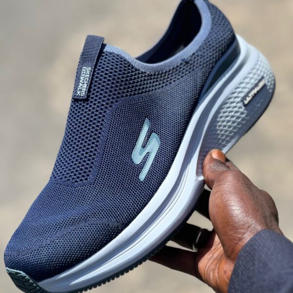 Basket Skechers léger 125 grs