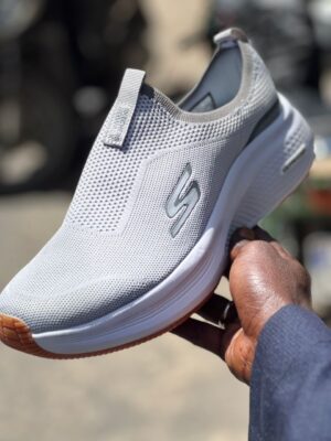 Basket Skechers Gris léger 125 grs