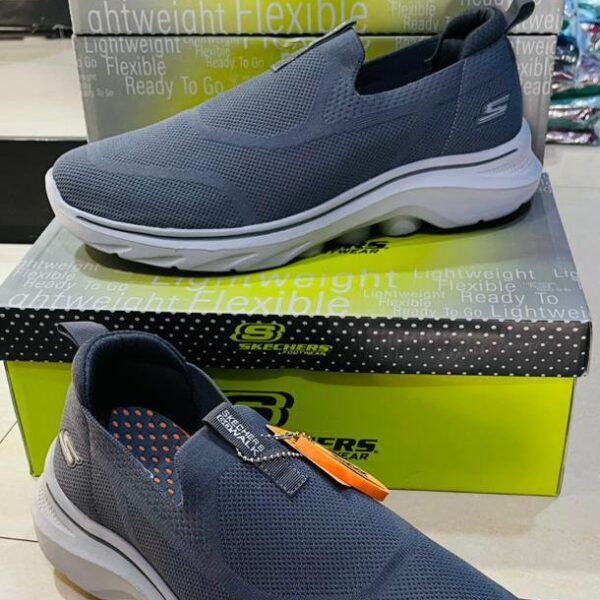 Basket Skechers Gris léger 125grs