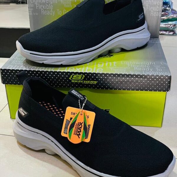 Basket Skecher Noir léger 125grs