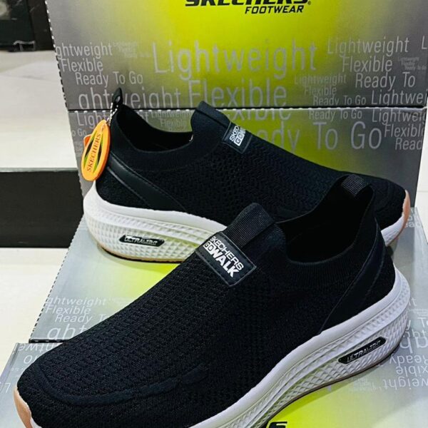 Basket Skechers Noir léger 125grs