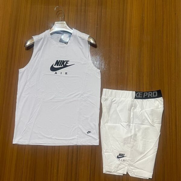Tenue de Sport Débardeur & Short Blanc
